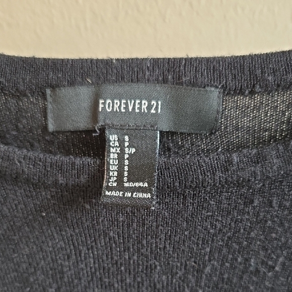Forever 21 Sweater Crew Neck Soft Knit 3/4 Sleeve Black Small - Picture 2 of 4